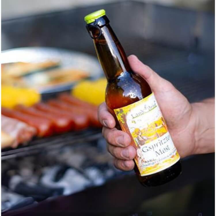 Gspritzter Most beim Grillen